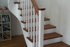 Picture-1-Bennet_Puit_stair_with_wooden-handrail